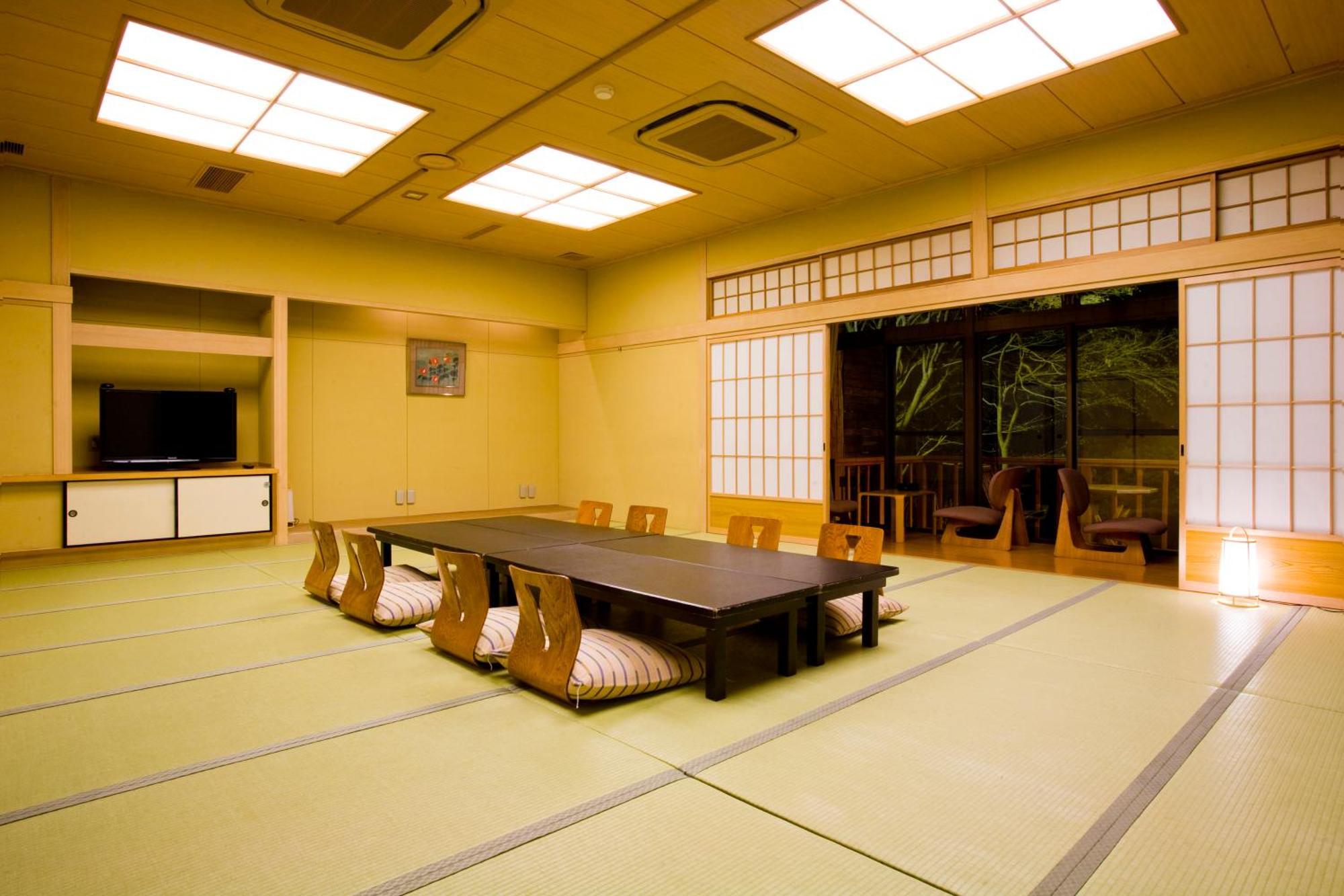 山荘 風の杜 Sanso Kazenomori Hotel Мино Екстериор снимка
